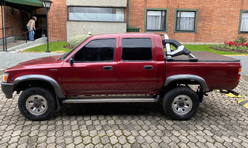 Toyota Hilux 2.4L 11...