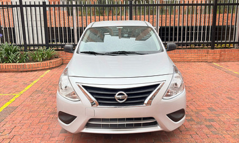 Nissan Versa 1.6 Sen...