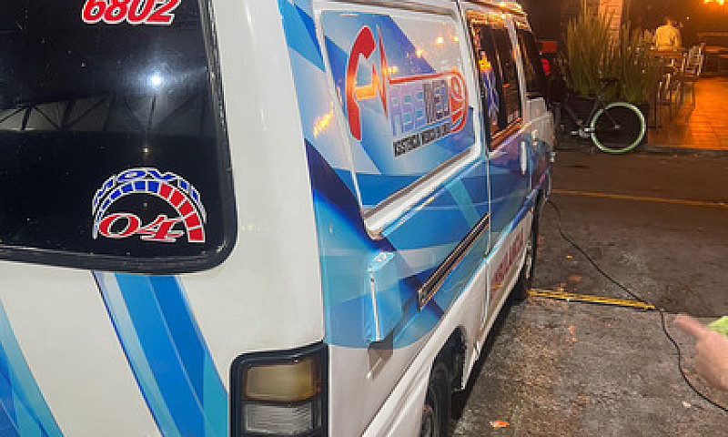 Ambulancia Mitsubish...