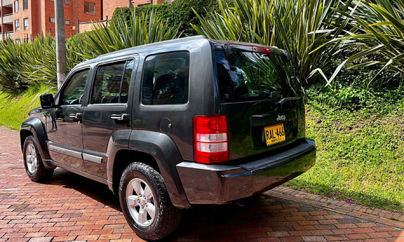 Jeep Cherokee 3.7 Sp...