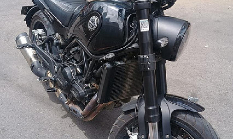 Benelli Leoncino 500...
