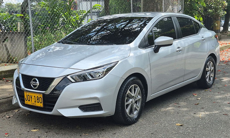 Nissan Versa 1.6 Sen...