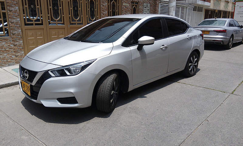 Nissan Versa 1.6 Sen...