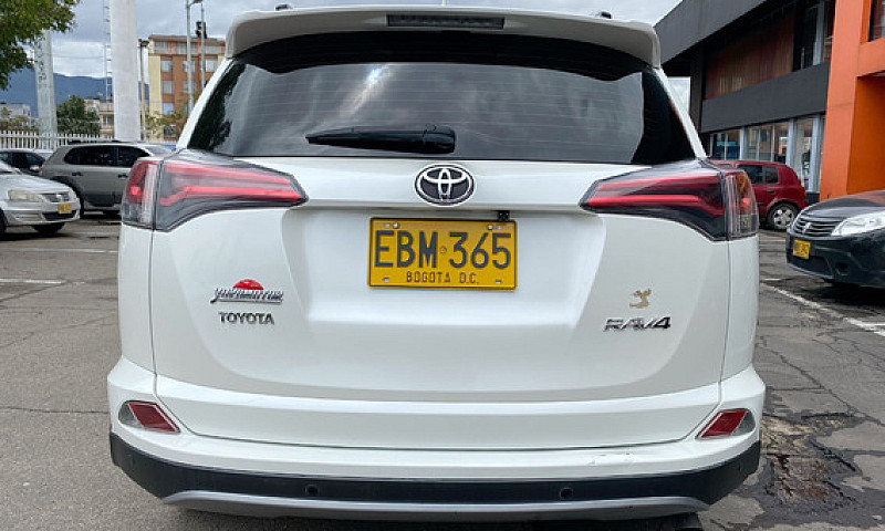 Toyota Rav4 2.0 Stre...