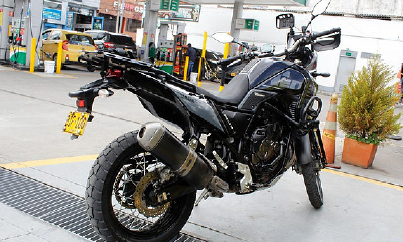 Moto Yamaha Tenere 7...