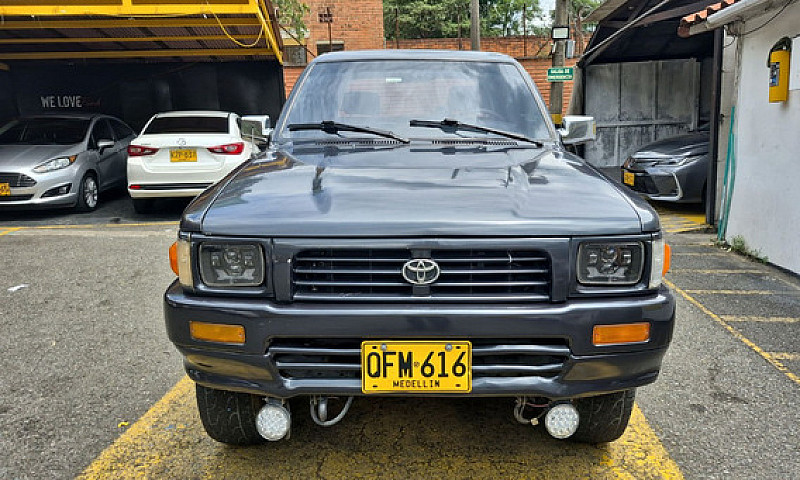 Toyota Hilux 2.4 4X4...