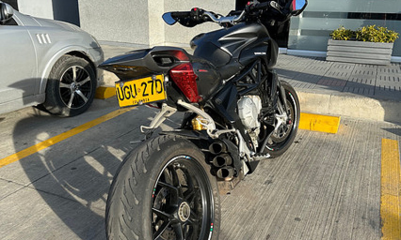 Mv Agusta Rivale 800...