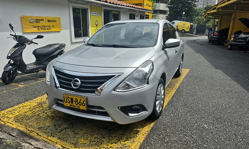 Nissan Versa 1.6 Adv...