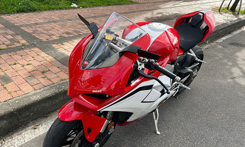 Panigale V4...