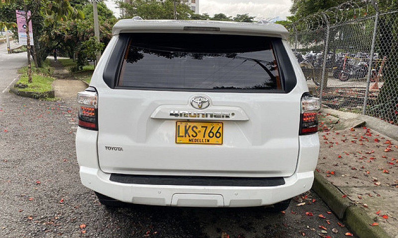 Toyota 4Runner 4.0 S...