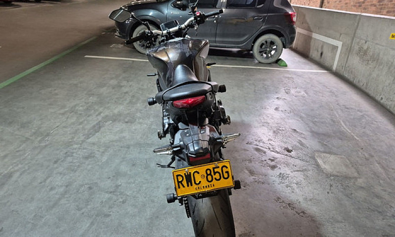 Yamaha Mt09 ...