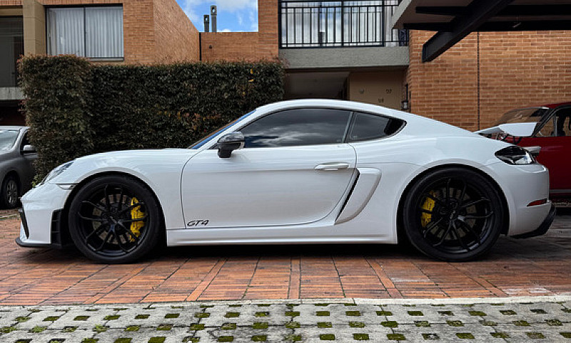 Porsche 718 Cayman G...