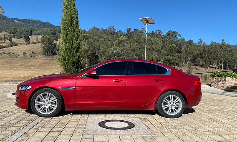 Jaguar Xe 25T 2.0 Tu...
