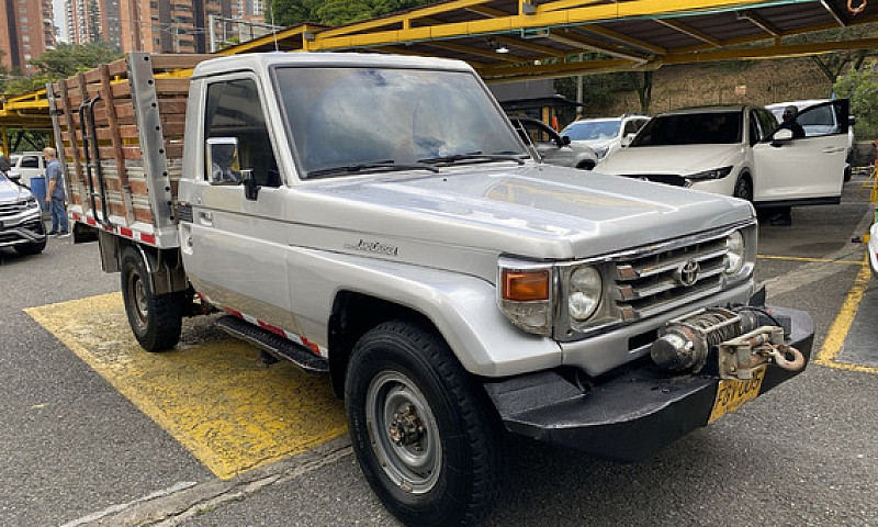 Toyota Land Cruiser ...