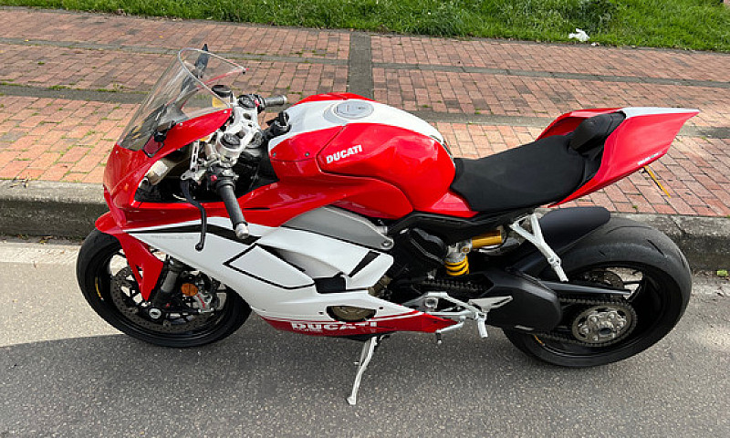 Panigale V4...