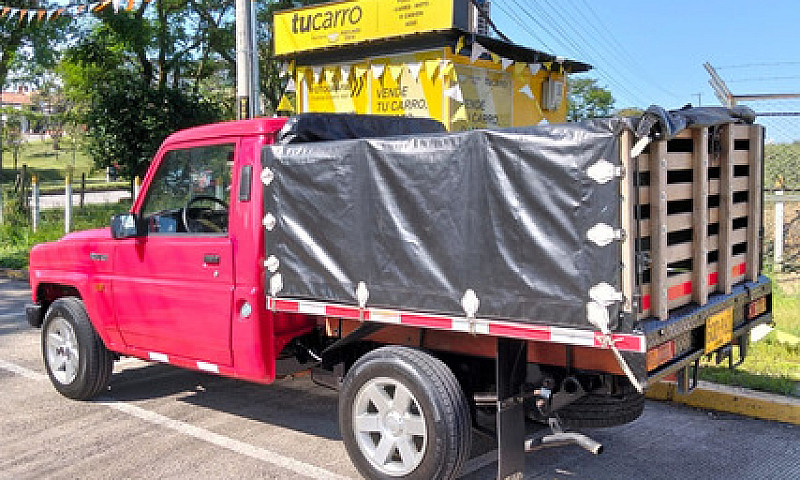 Toyota Hilux 2.3...