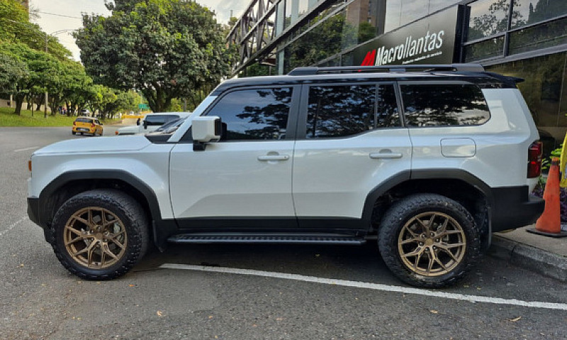 Toyota Land Cruiser ...