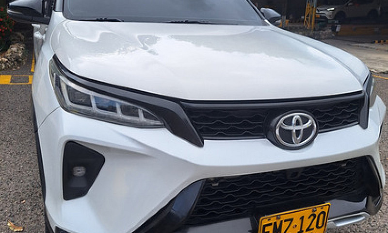 Toyota Fortuner 2.7L...