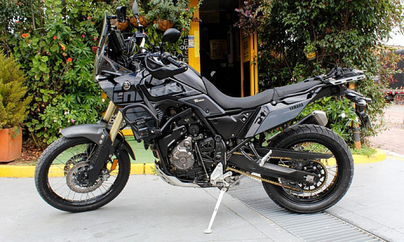 Moto Yamaha Tenere 7...