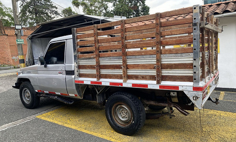 Toyota Land Cruiser ...