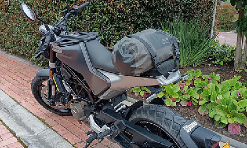 Moto Svartpilen 200 ...