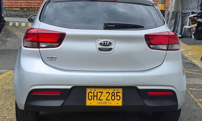 Kia Rio 1.4 Vibrant ...