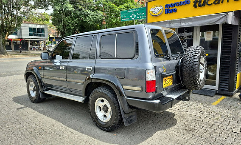Toyota Land Cruiser ...