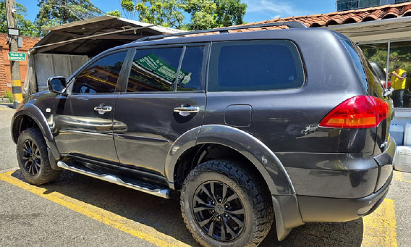 Mitsubishi Nativa 3....