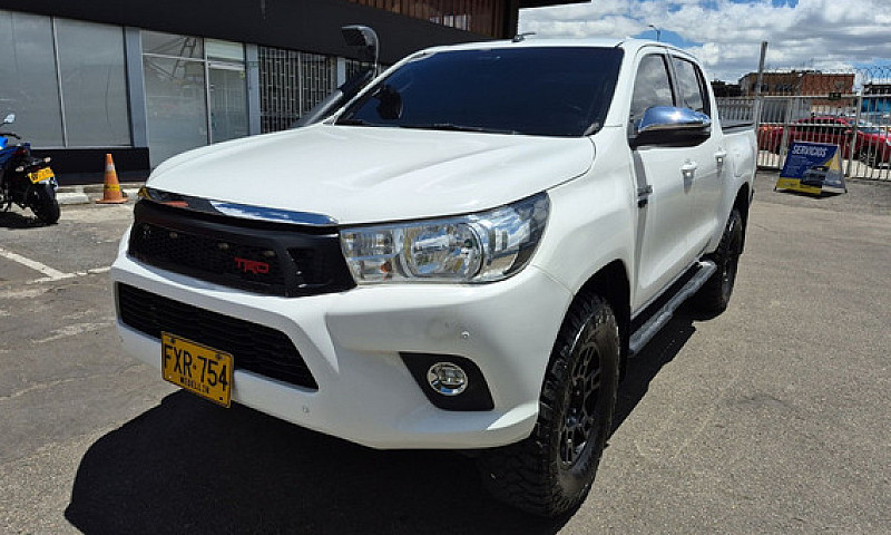 Toyota Hilux 2.4L...
