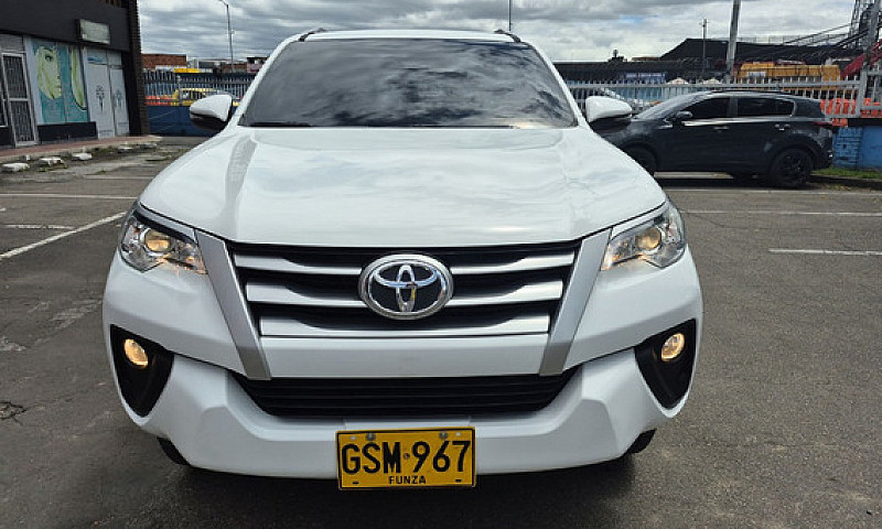 Toyota Fortuner 2.8L...