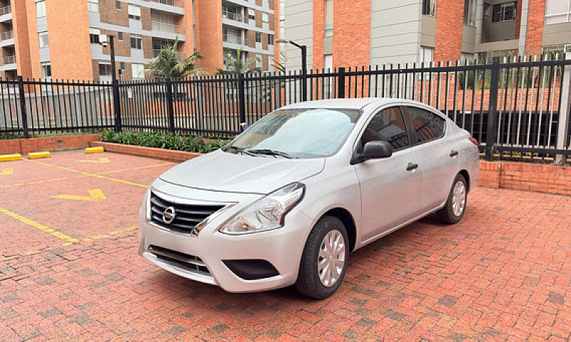 Nissan Versa 1.6 Sen...