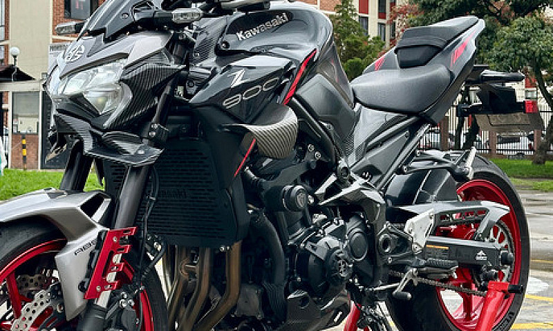 Kawasaki Z900...