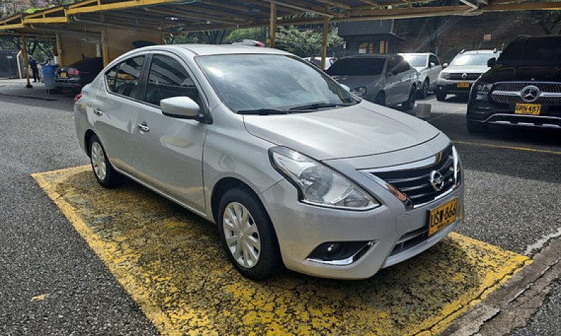 Nissan Versa 1.6 Adv...