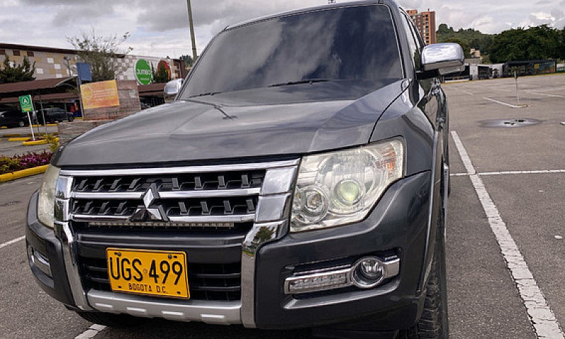 Mitsubishi Montero 3...