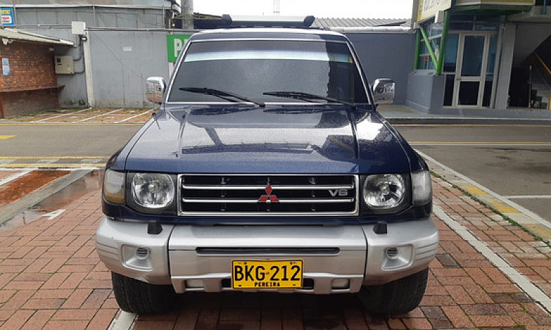 Mitsubishi Montero 3...