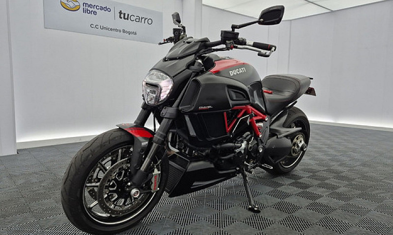 Ducati Diavel Carbon...