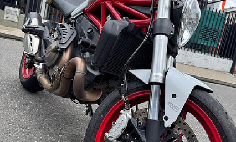 Ducati Monster 821...