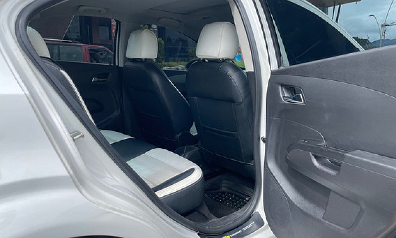 Chevrolet Sonic 1.6 ...
