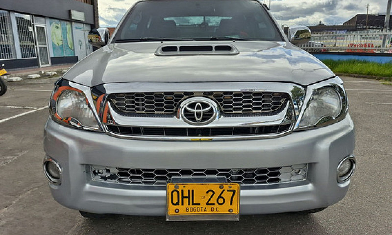 Toyota Hilux 2.7 Mt...