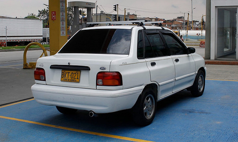 Ford Festiva Avila...