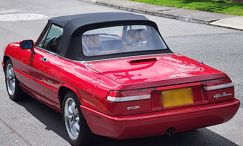 Alfa Romeo Spider 19...