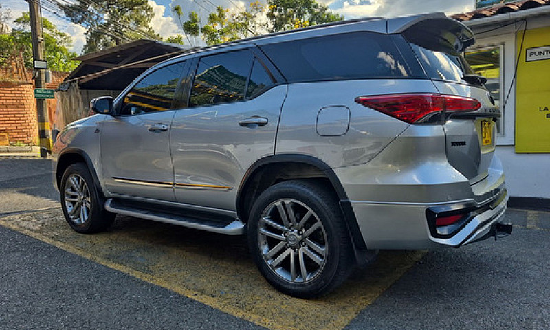 Toyota Fortuner 2.7 ...