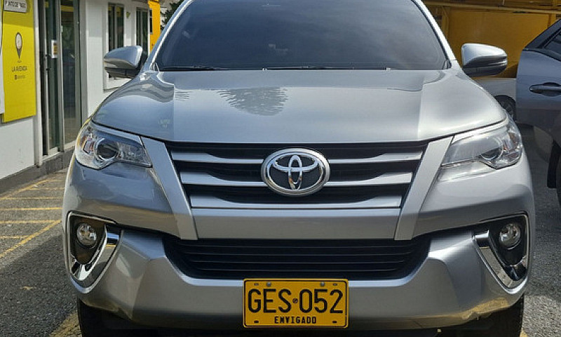 Toyota Fortuner 2.4 ...
