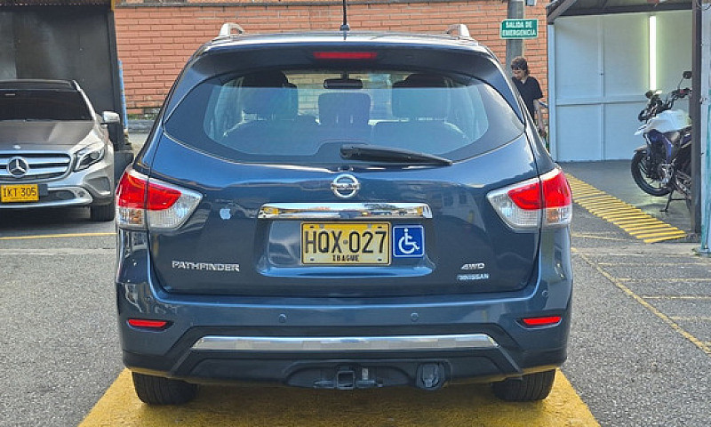 Nissan Pathfinder 3....