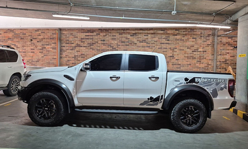 Ford Ranger Raptor 2...