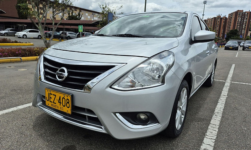 Nissan Versa 1.6 Adv...