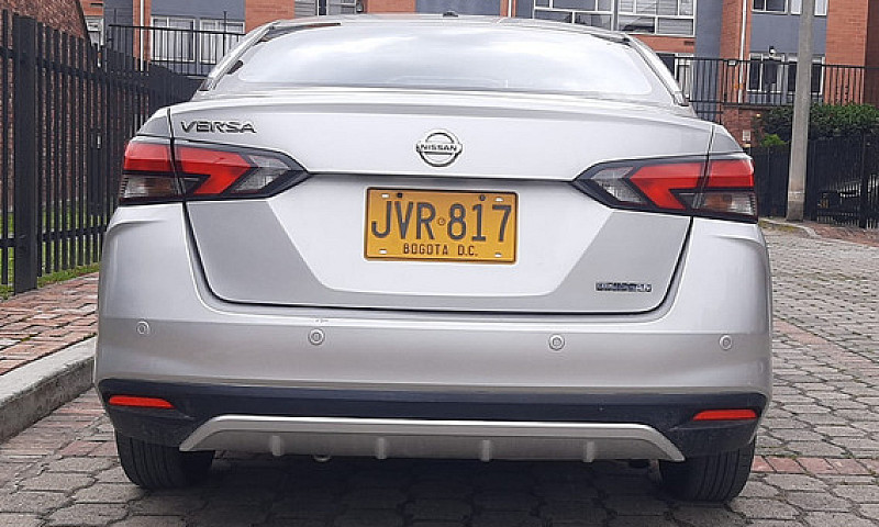 Nissan Versa Sense A...
