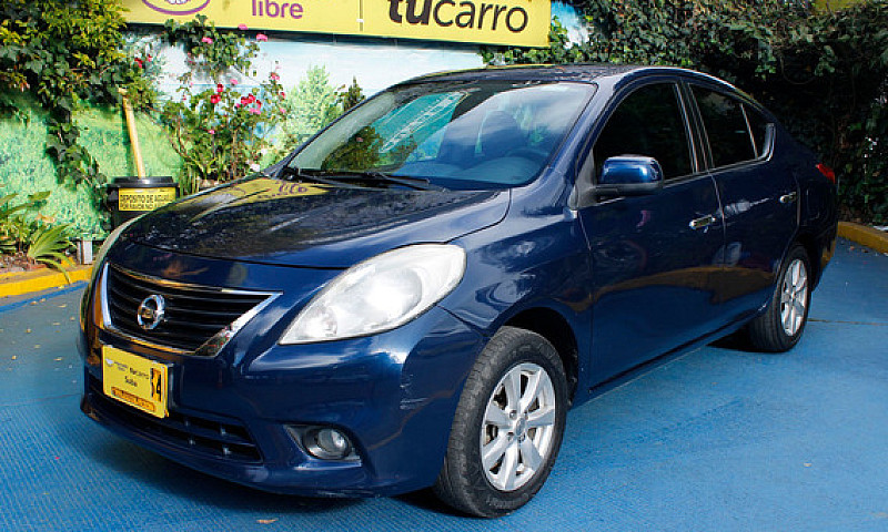 Nissan Versa 1.6 Adv...