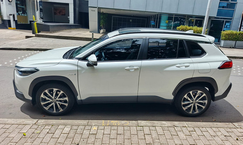 Toyota Corolla Cross...