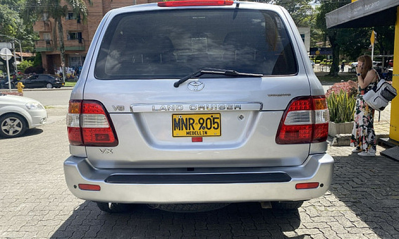 Toyota Land Cruiser ...
